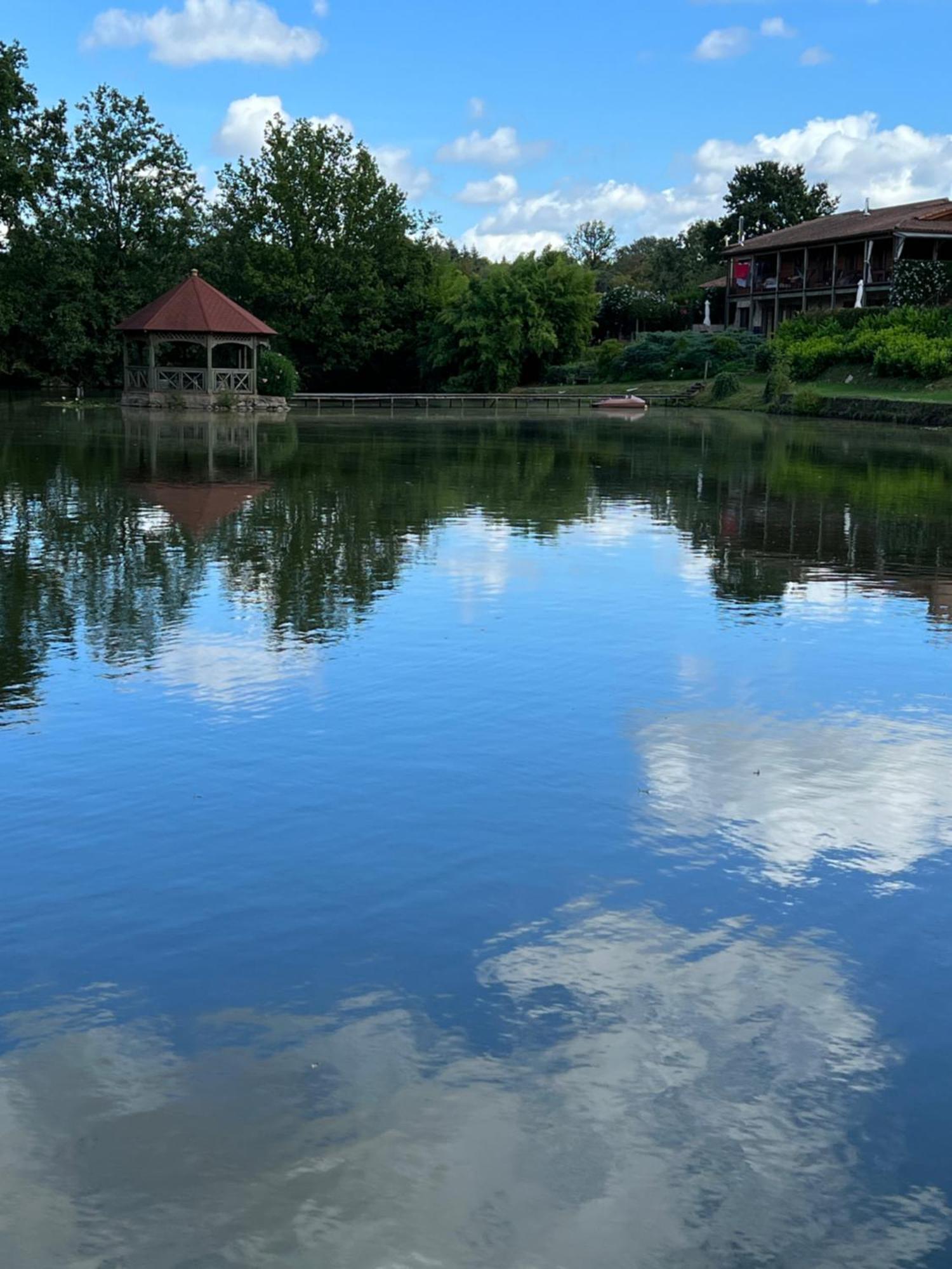 Lake Noble Saint-Germain-l'Aiguiller Buitenkant foto