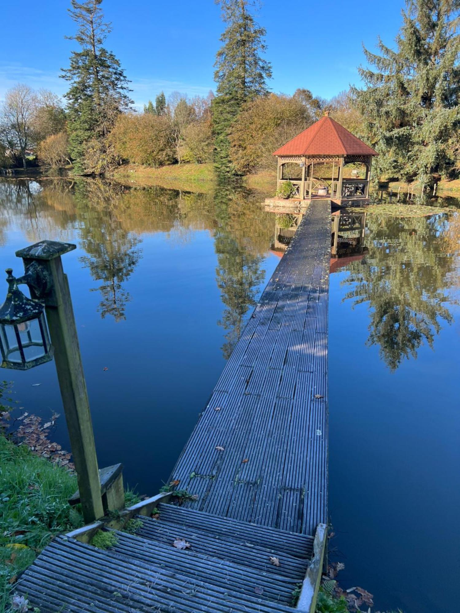 Lake Noble Saint-Germain-l'Aiguiller Buitenkant foto